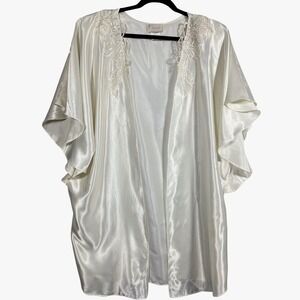 Expressions California Dynasty Satin Women Robe White Floral Lace Trim Sleepwear